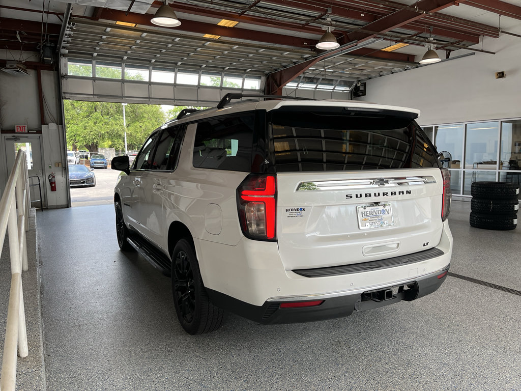 Used 2024 Chevrolet Suburban LT w/ Luxury Package RWD image 6
