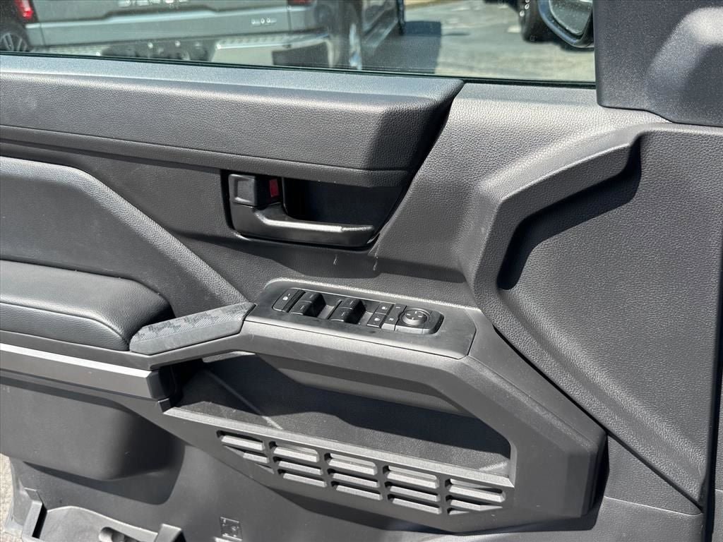 Certified 2025 Toyota Tacoma SR5 AWD/4WD image 19