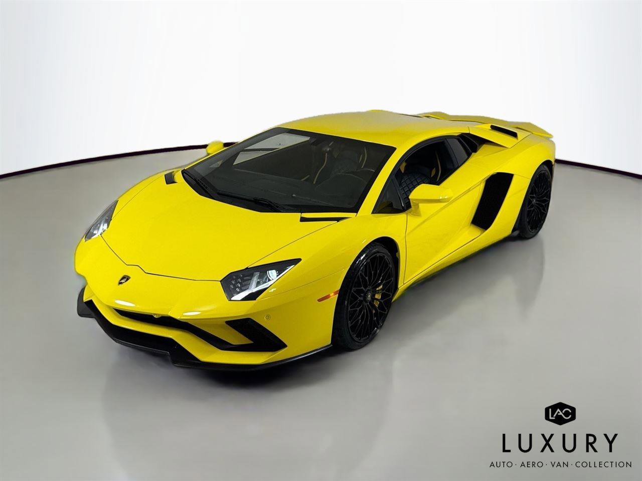 Used 2018 Lamborghini Aventador S AWD/4WD image 4