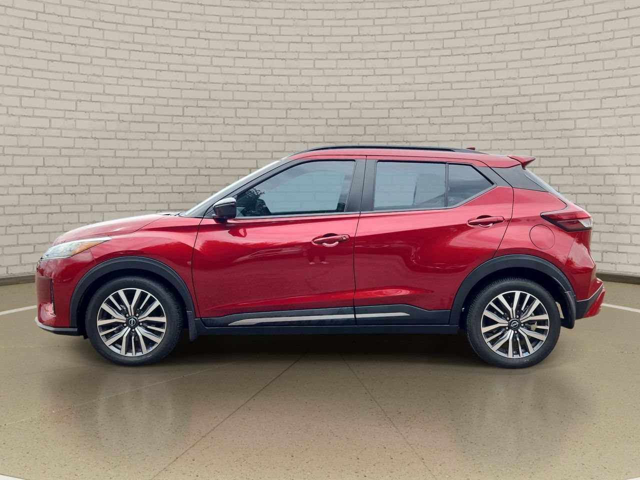 Certified 2024 Nissan Kicks SR FWD image 8