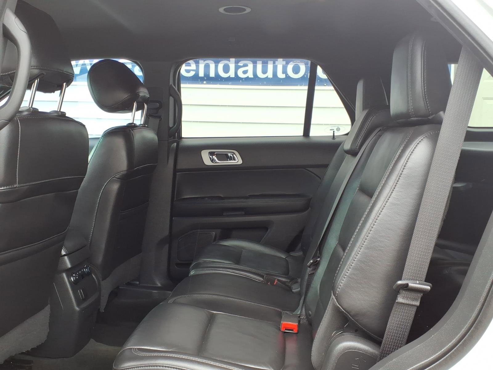 Used 2014 Ford Explorer XLT w/ Equipment Group 202A AWD/4WD image 12