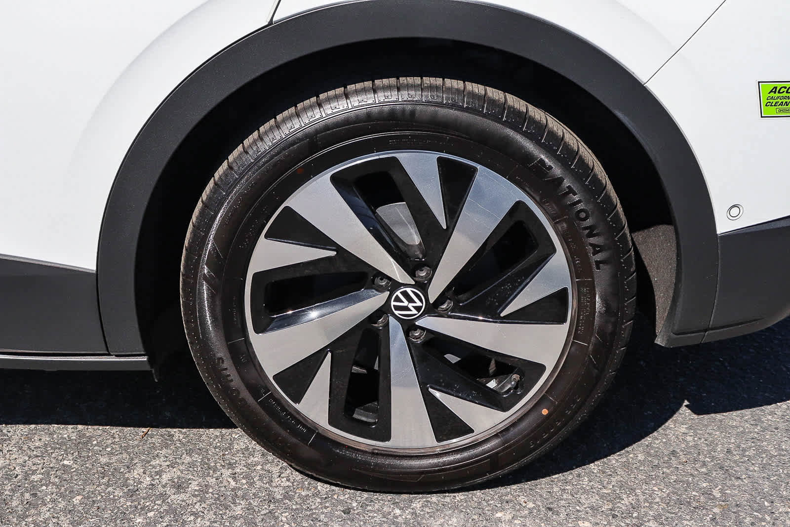 Used 2023 Volkswagen ID.4 Pro image 9