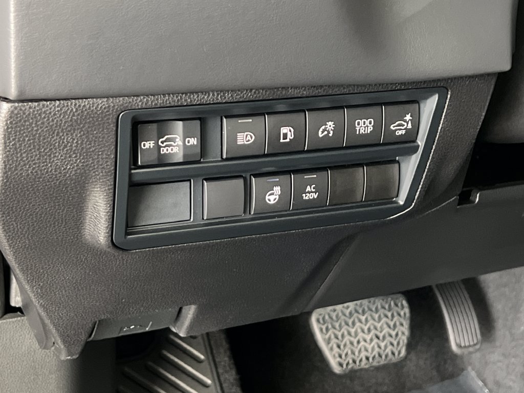 Used 2025 Toyota Sequoia Platinum AWD/4WD image 36