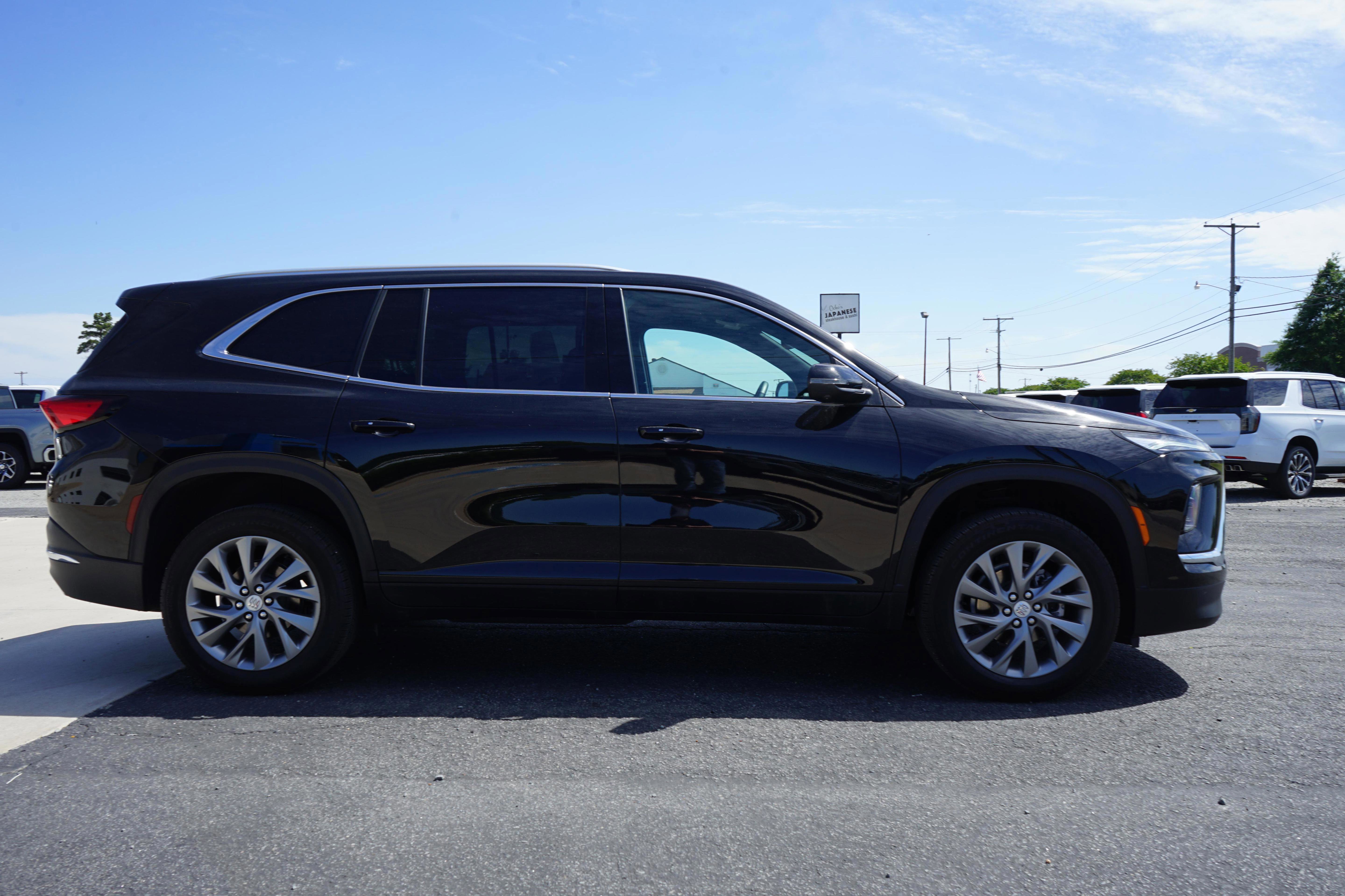 Used 2025 Buick Enclave Preferred FWD image 6