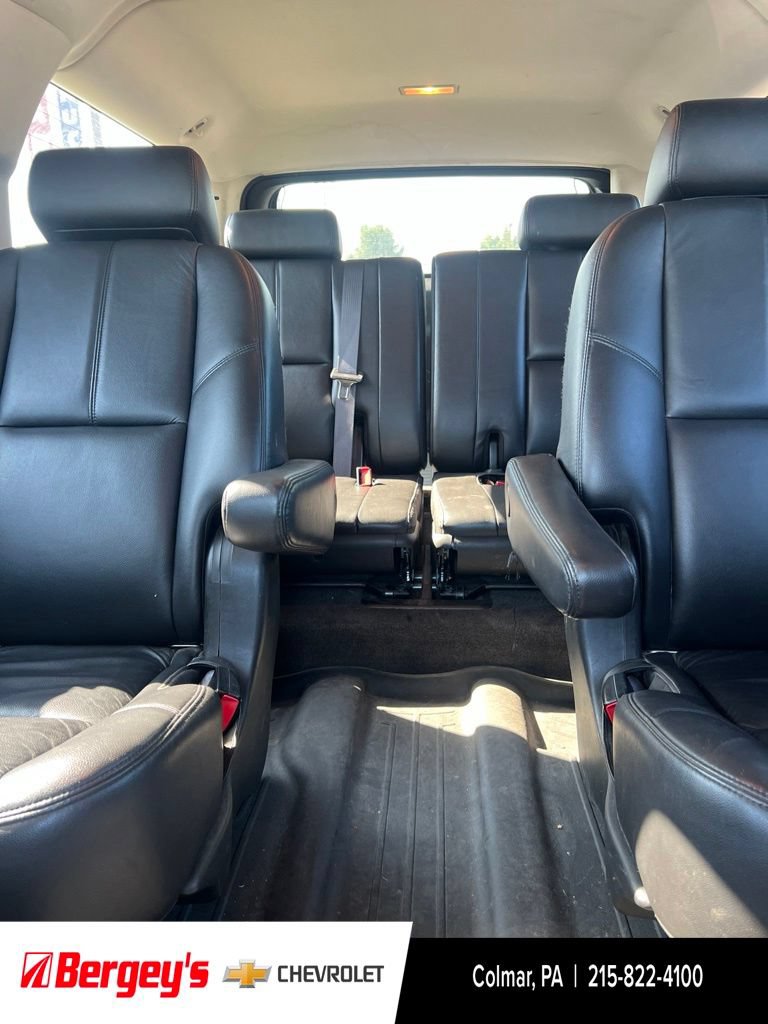 Used 2008 Chevrolet Suburban LTZ w/ LTZ Preferred Equipment Group AWD/4WD image 12