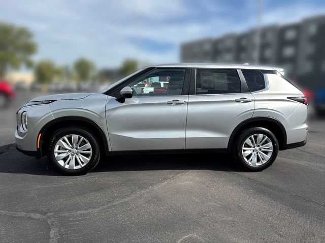 Used 2025 Mitsubishi Outlander ES AWD/4WD image 2
