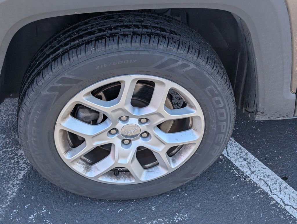 Used 2018 Jeep Renegade Latitude w/ UConnect 8.4 Nav Group image 22