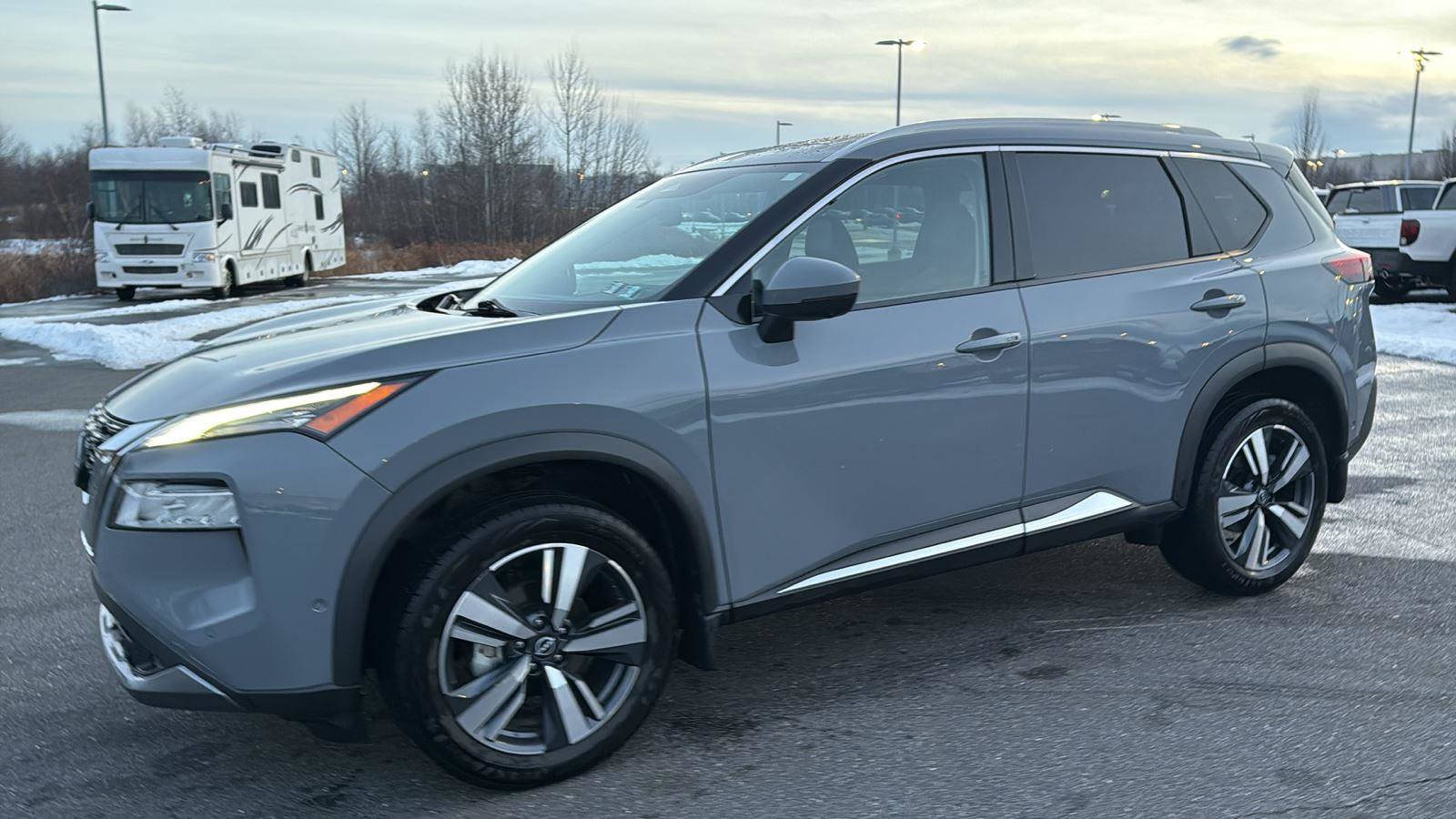 Used 2022 Nissan Rogue SL w/ SL Premium Package image 14