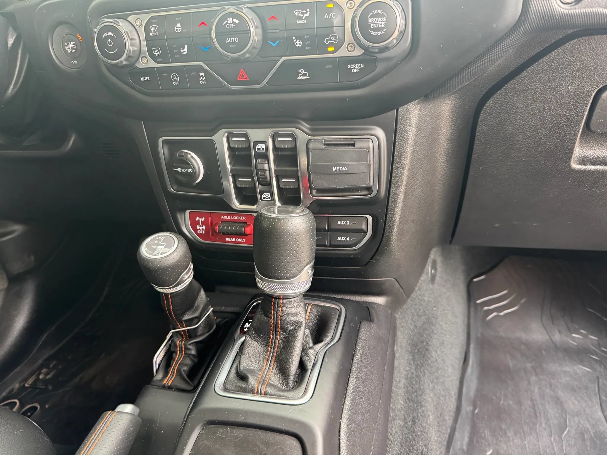 Used 2022 Jeep Gladiator Mojave w/ LED Lighting Group AWD/4WD image 17