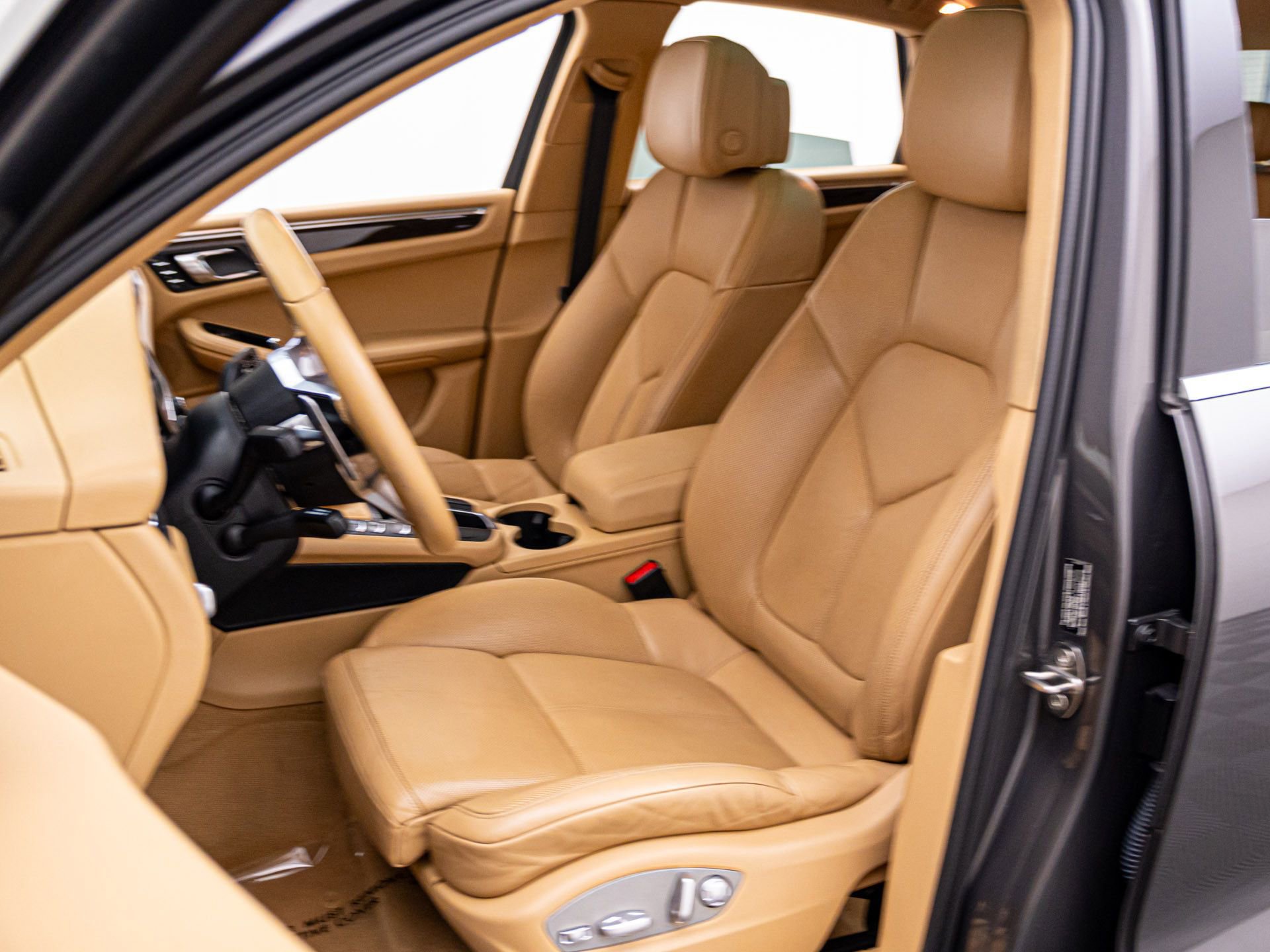 Used 2015 Porsche Macan S image 5