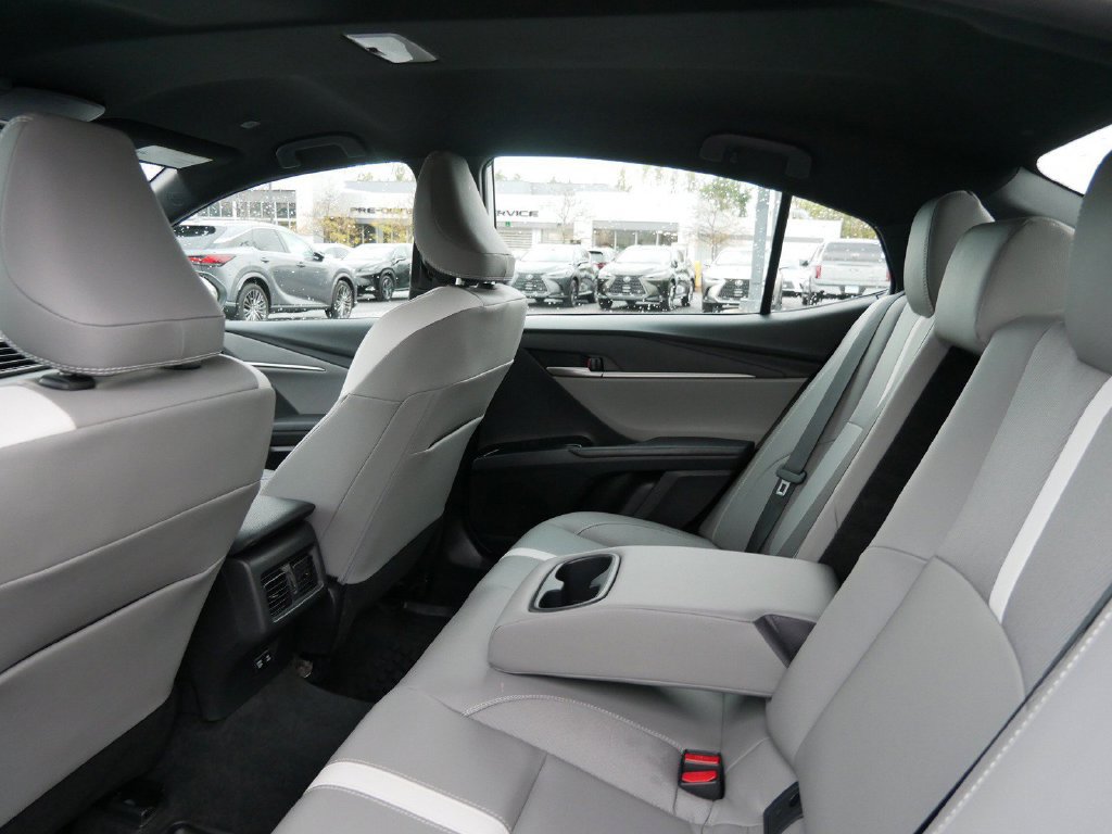 Used 2025 Toyota Camry SE w/ Convenience Package AWD/4WD image 11