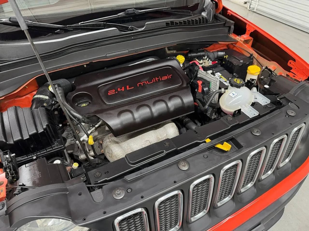 Used 2017 Jeep Renegade Latitude FWD image 50