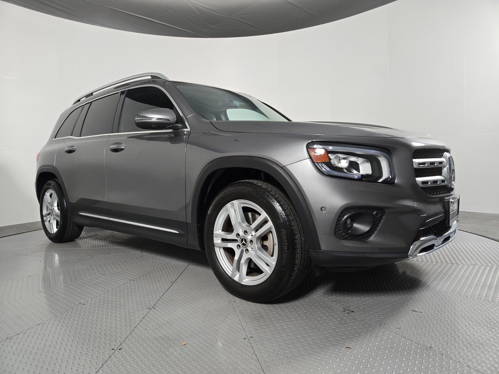 Used 2021 Mercedes-Benz GLB 250 4MATIC w/ Premium Package image 2