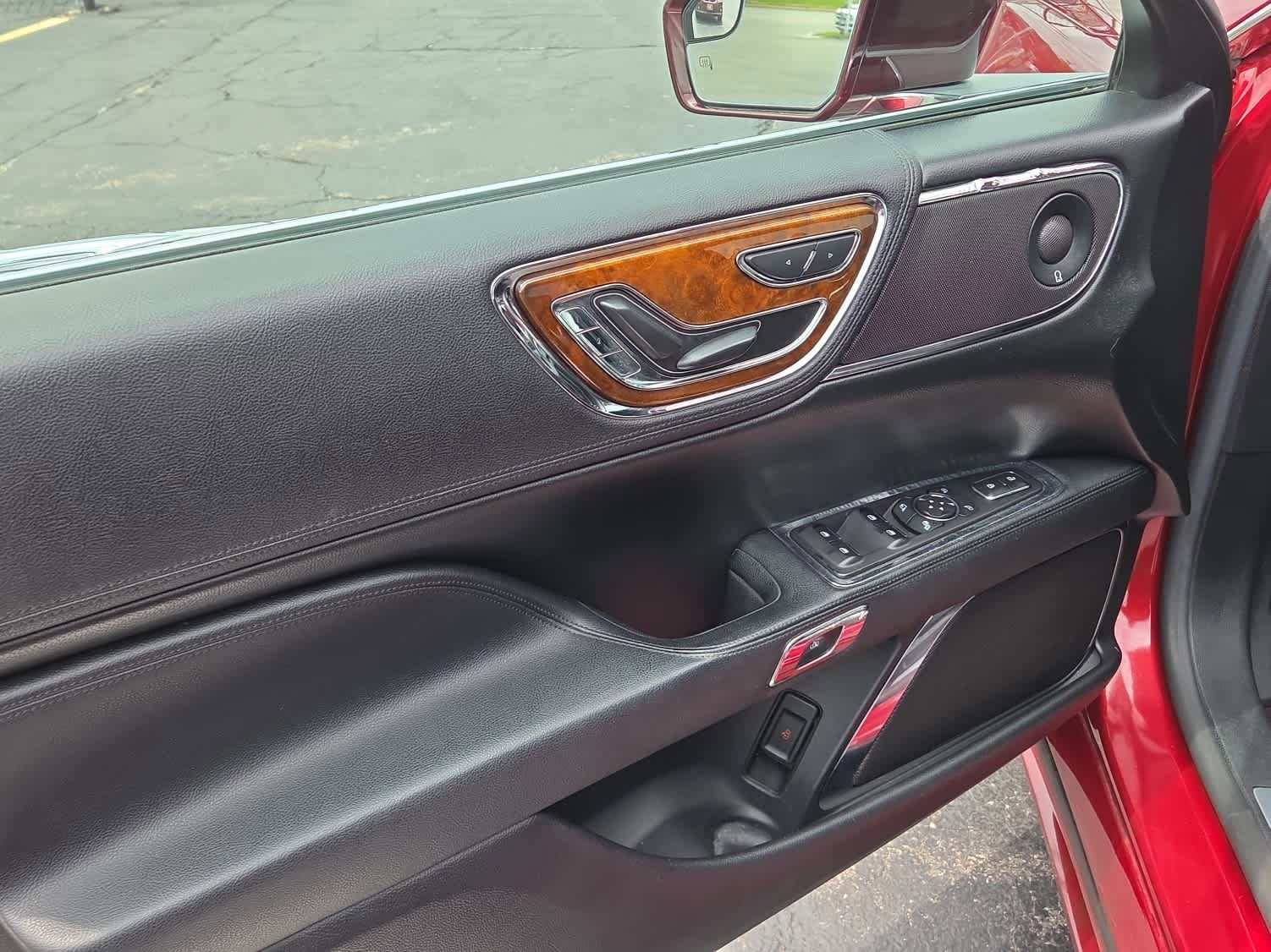 Used 2017 Lincoln Continental Select FWD image 14