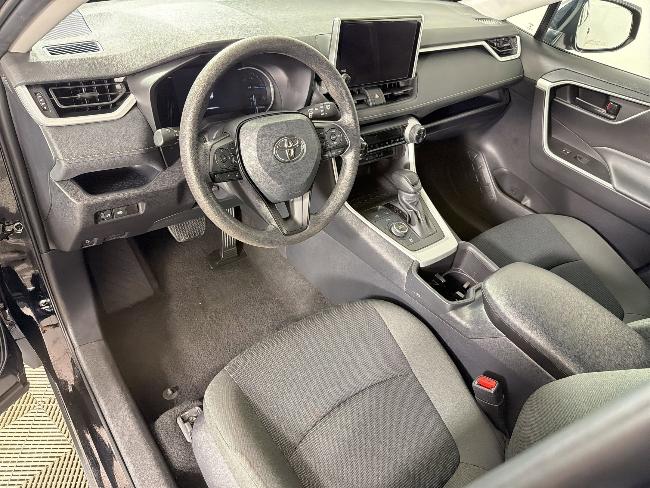 Used 2025 Toyota RAV4 LE image 4