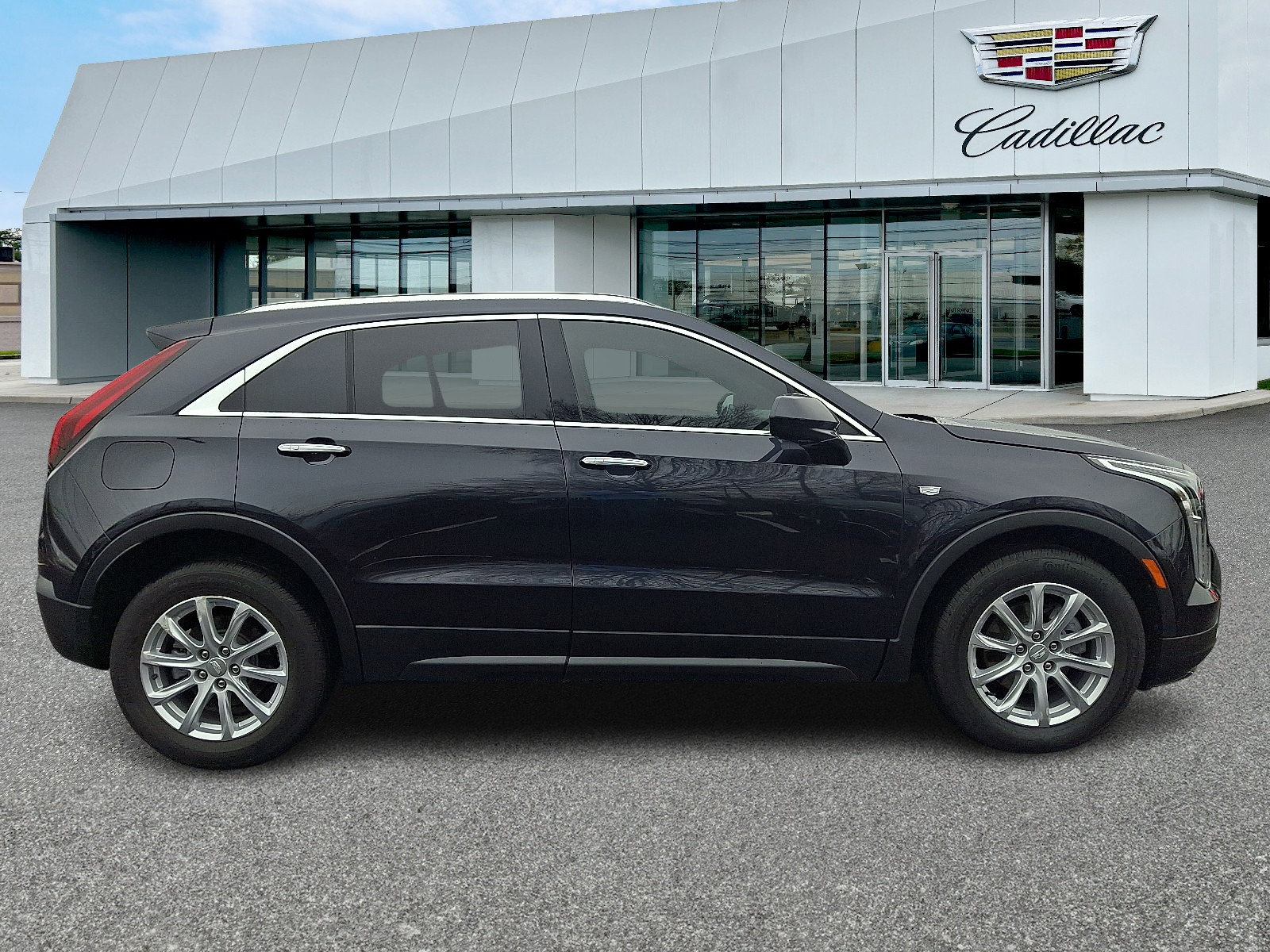 Certified 2023 Cadillac XT4 Luxury w/ Cold Weather Package image 6