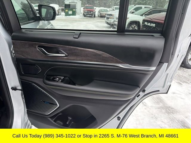 Used 2024 Jeep Grand Cherokee Overland w/ Advanced Protech Group III image 43