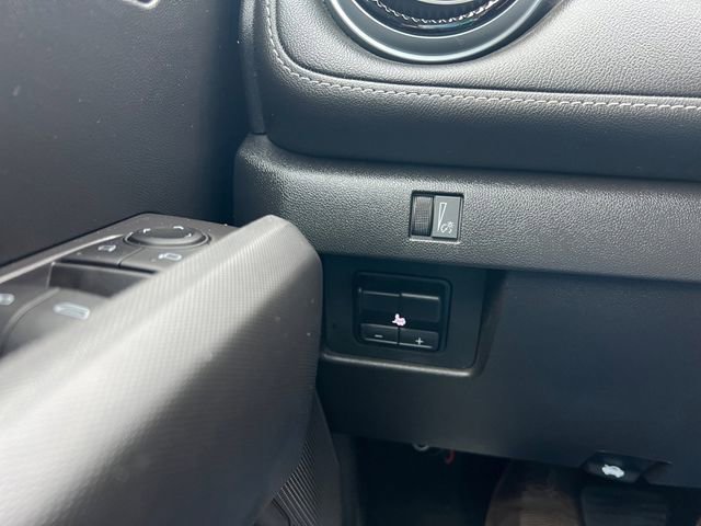 Used 2023 Chevrolet Colorado LT RWD image 24