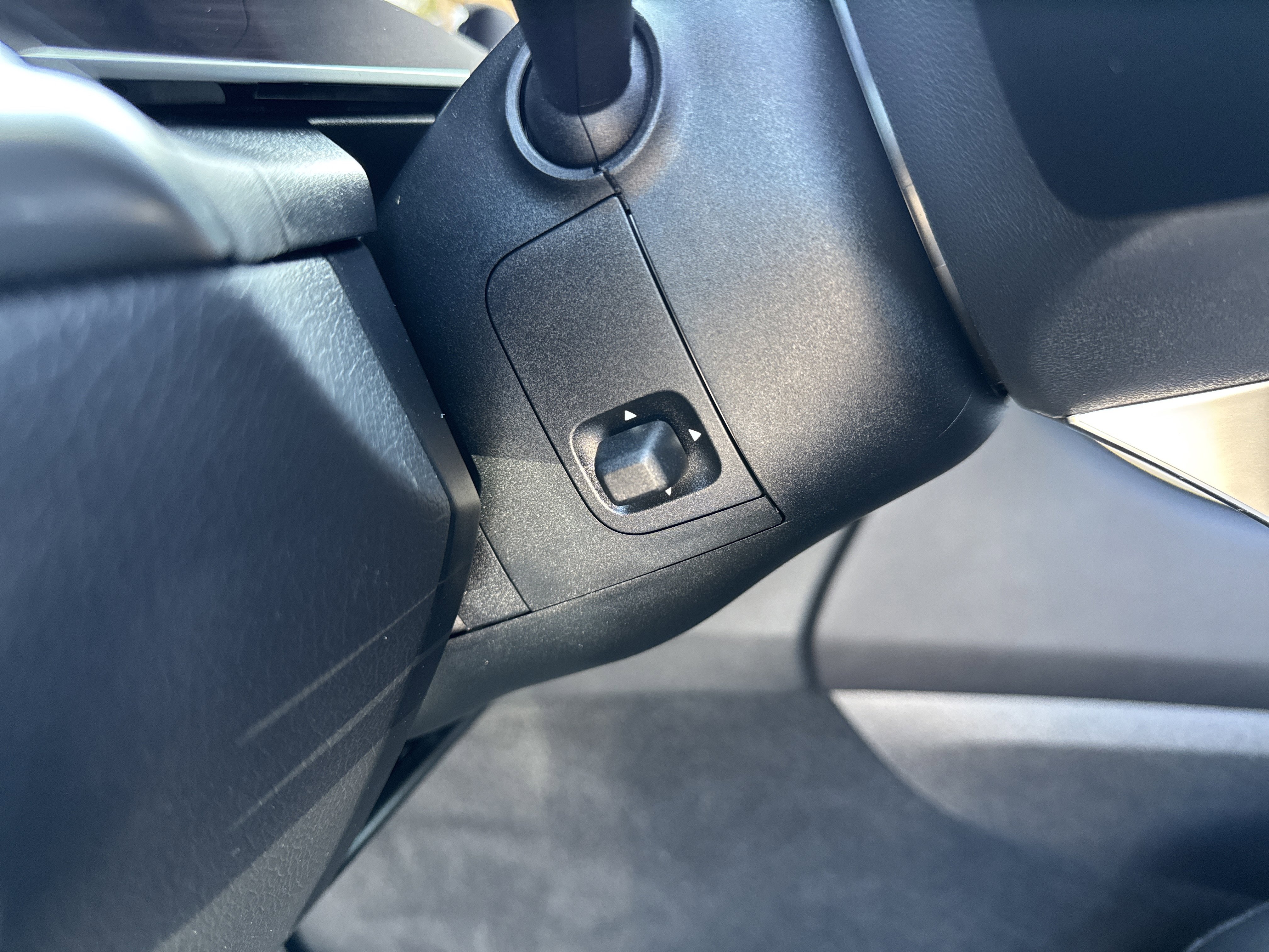 Used 2025 Mercedes-Benz GLC 300 4MATIC image 16