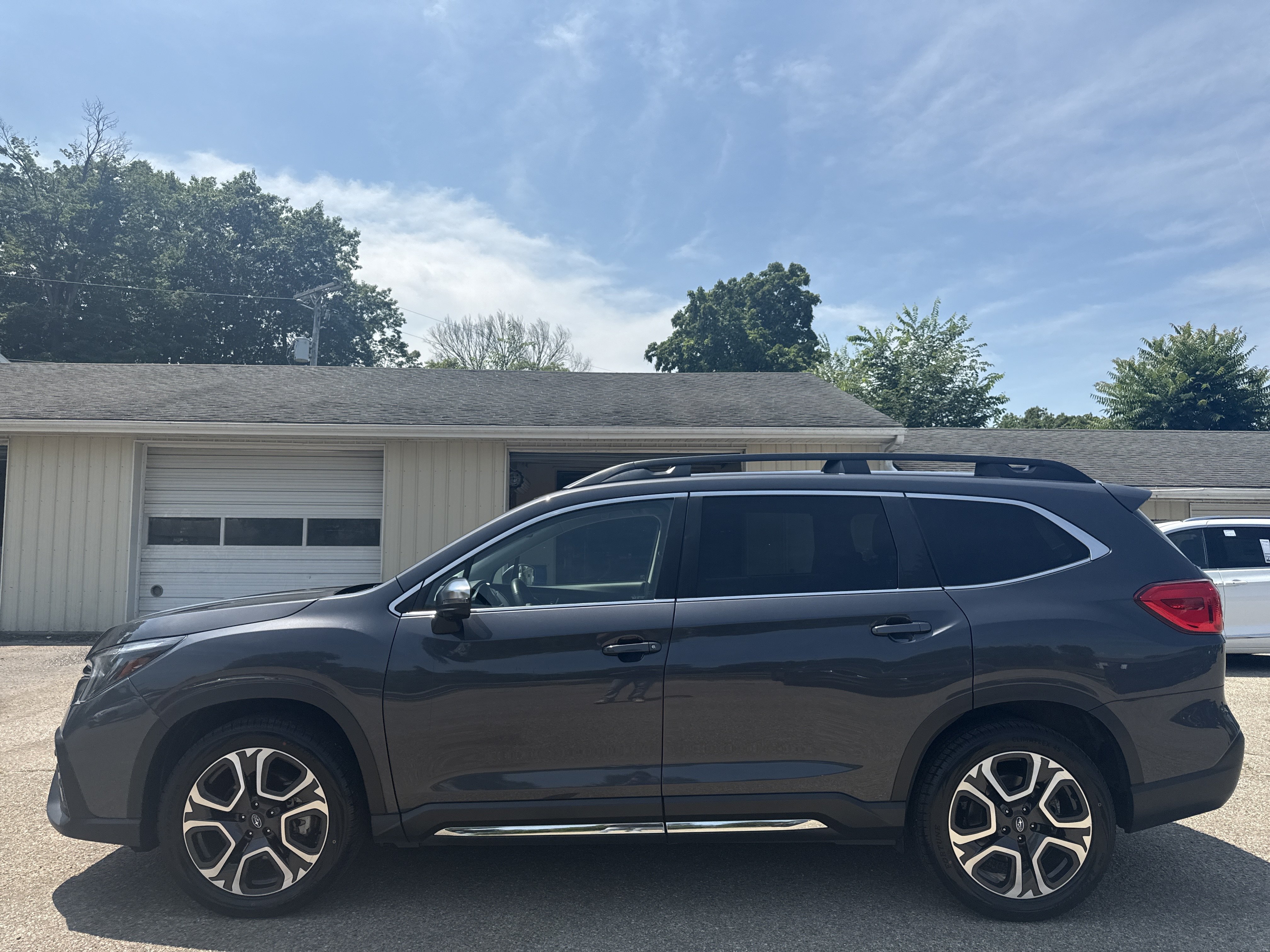 Used 2023 Subaru Ascent Limited w/ Technology Package AWD/4WD image 9