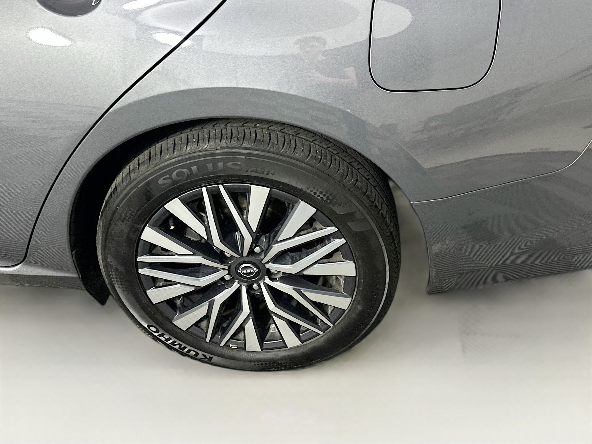 Used 2025 Nissan Altima 2.5 SV image 11