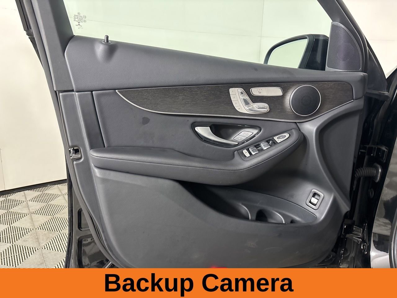 Used 2022 Mercedes-Benz GLC 300 4MATIC w/ Premium Package Lite image 9