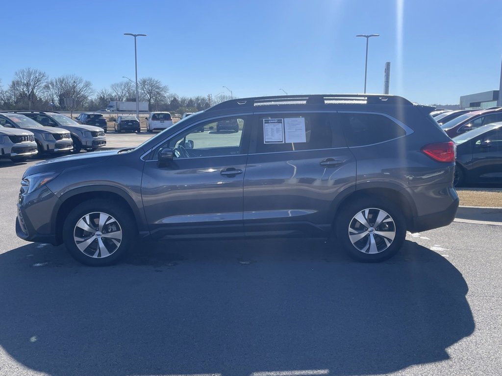Used 2023 Subaru Ascent Premium image 4