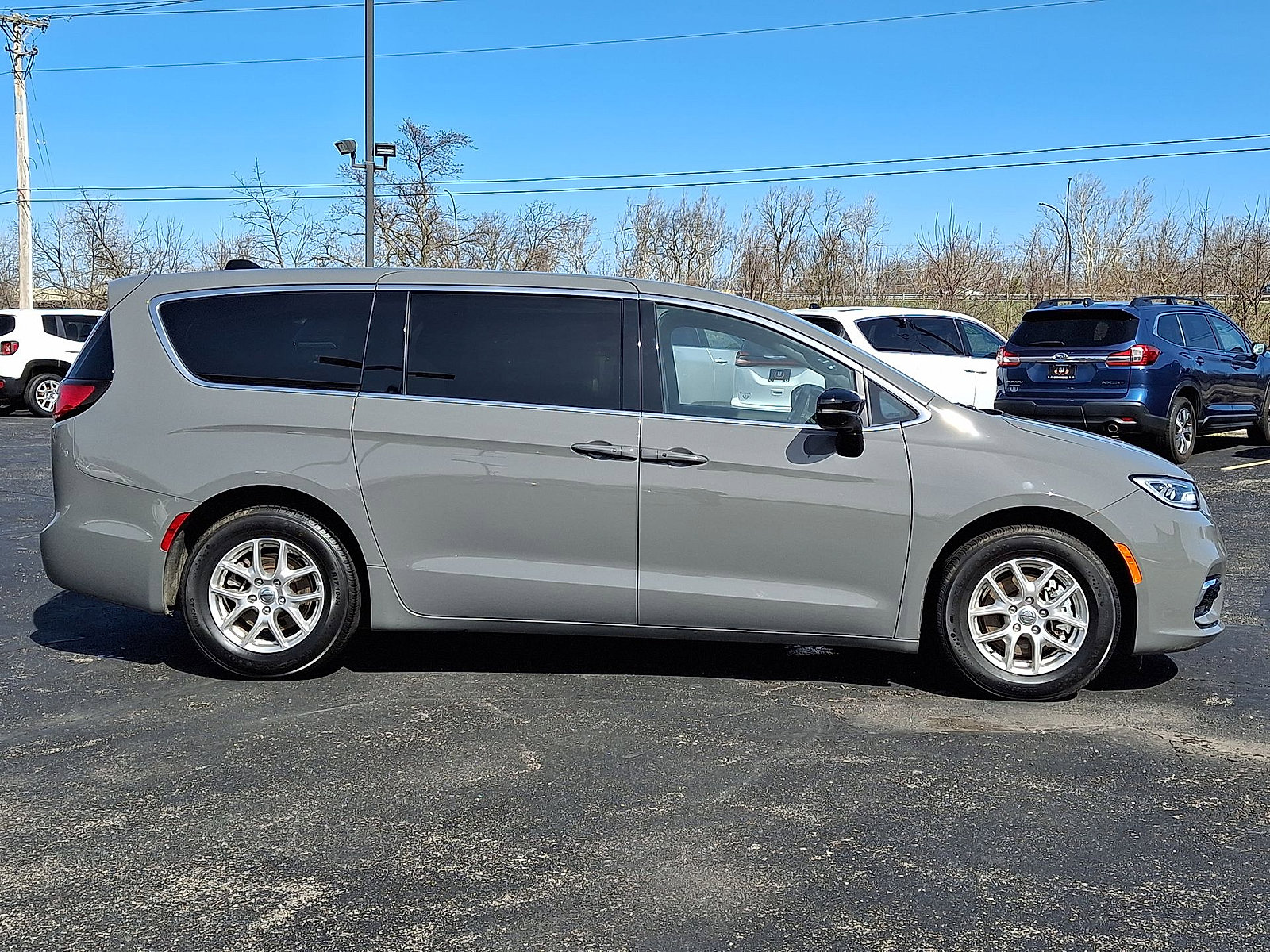 Used 2025 Chrysler Pacifica Select FWD image 26