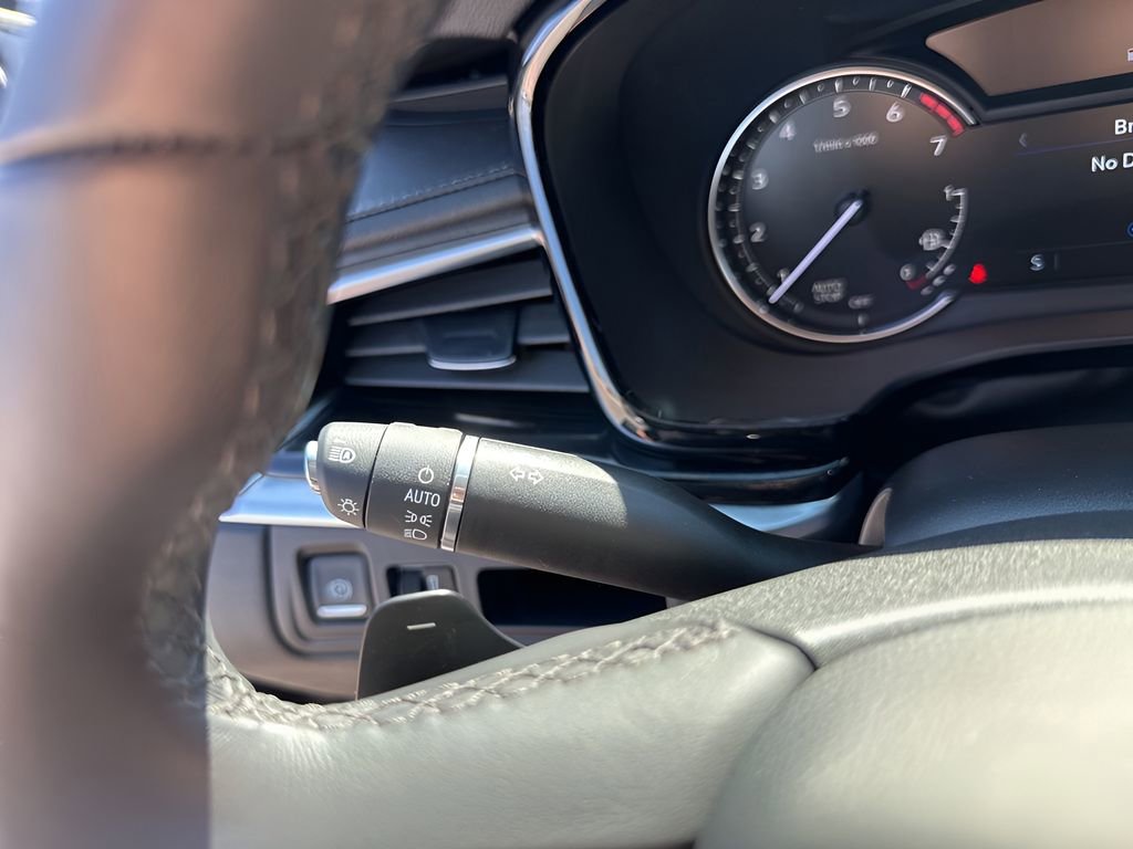 New 2025 Cadillac XT6 Luxury image 32