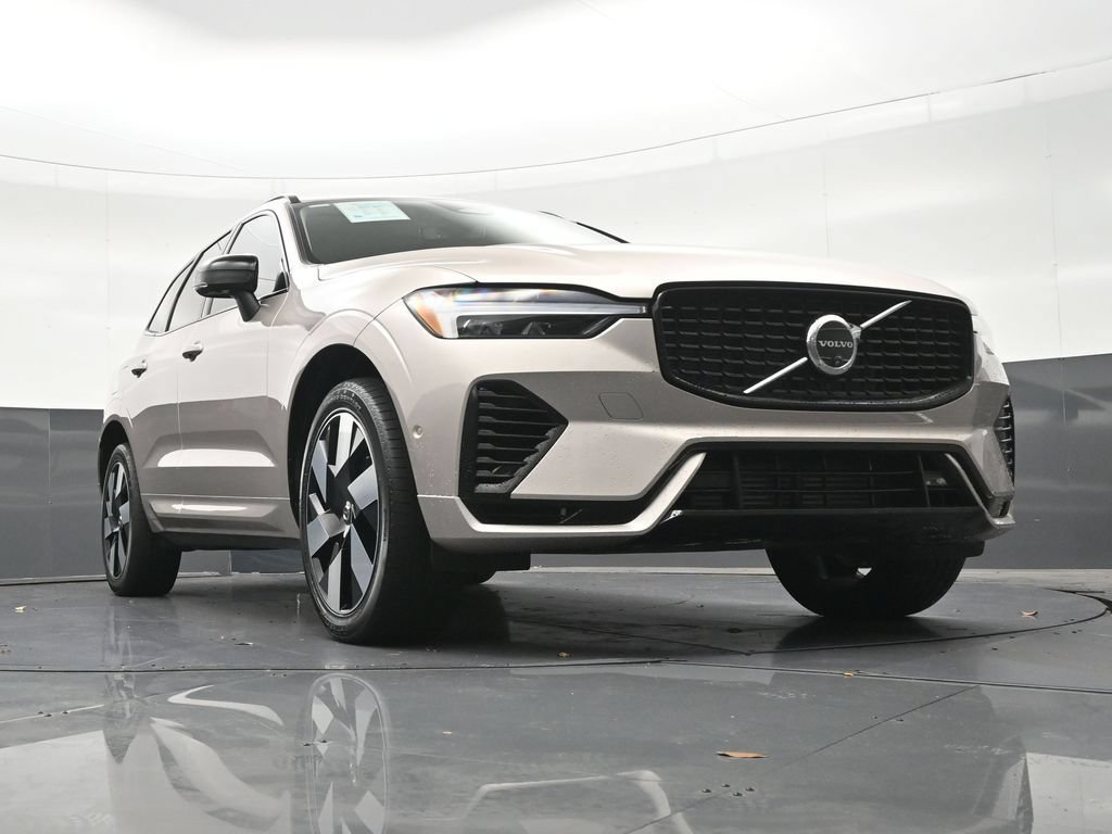 Used 2025 Volvo XC60 T8 Plus w/ Protection Package Premier AWD/4WD image 24