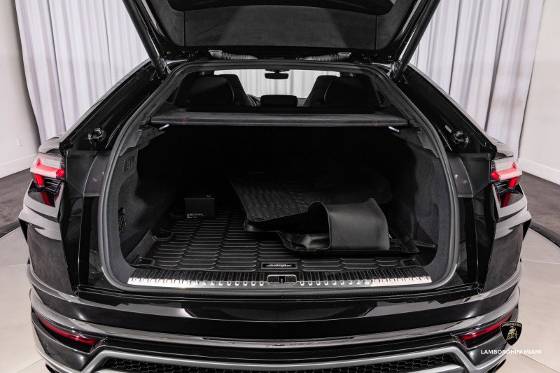 Used 2021 Lamborghini Urus image 12