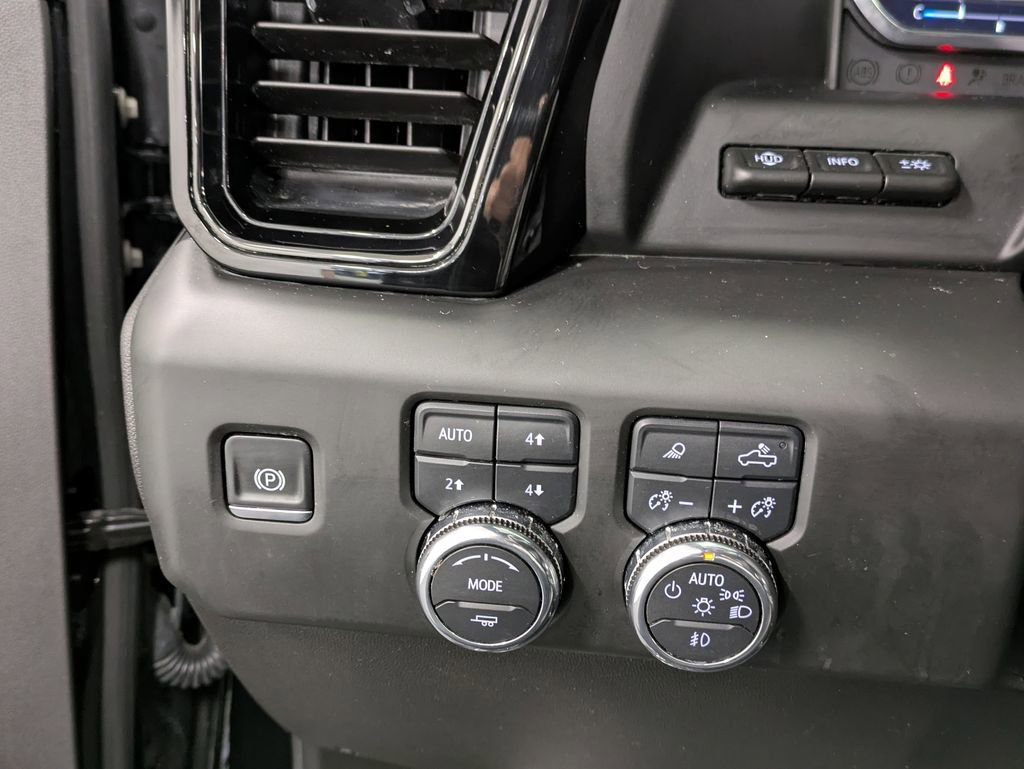 Used 2025 GMC Sierra 2500 AT4 w/ Technology Package image 21