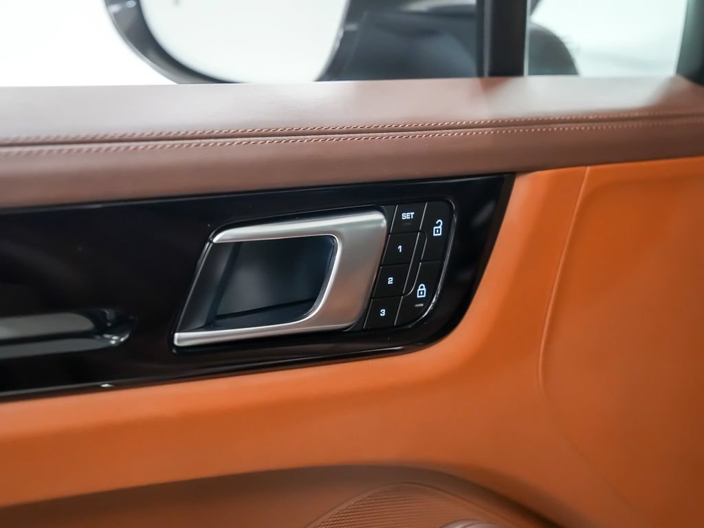 Certified 2022 Porsche Cayenne E-Hybrid AWD/4WD image 21