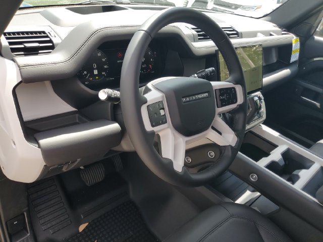 New 2026 Land Rover Defender 110 X-Dynamic SE AWD/4WD image 17