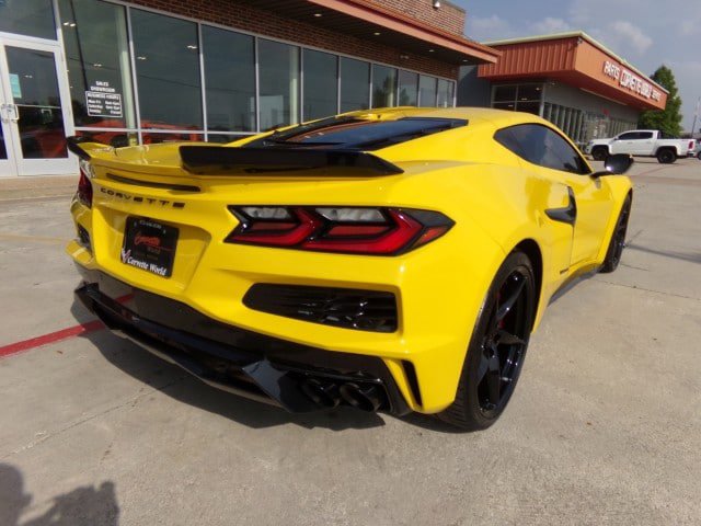 Used 2025 Chevrolet Corvette E-Ray w/ Stealth Interior Trim Package AWD/4WD image 5