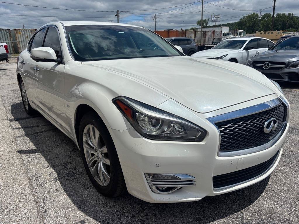 Used 2019 INFINITI Q70 Luxe RWD image 4