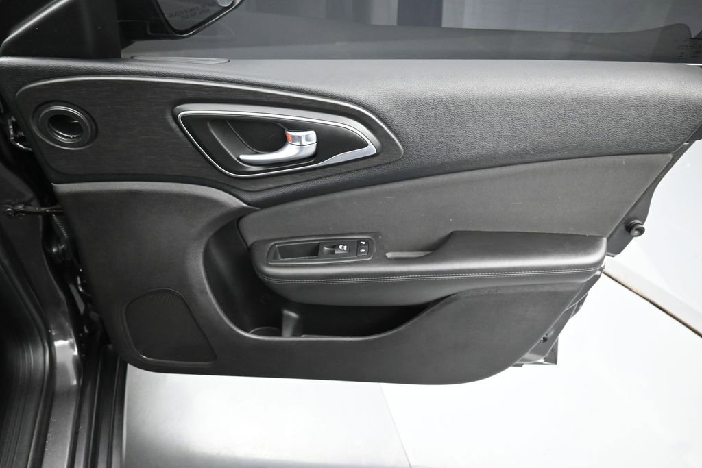 Used 2016 Chrysler 200 Limited w/ Anniversary Edition FWD image 32