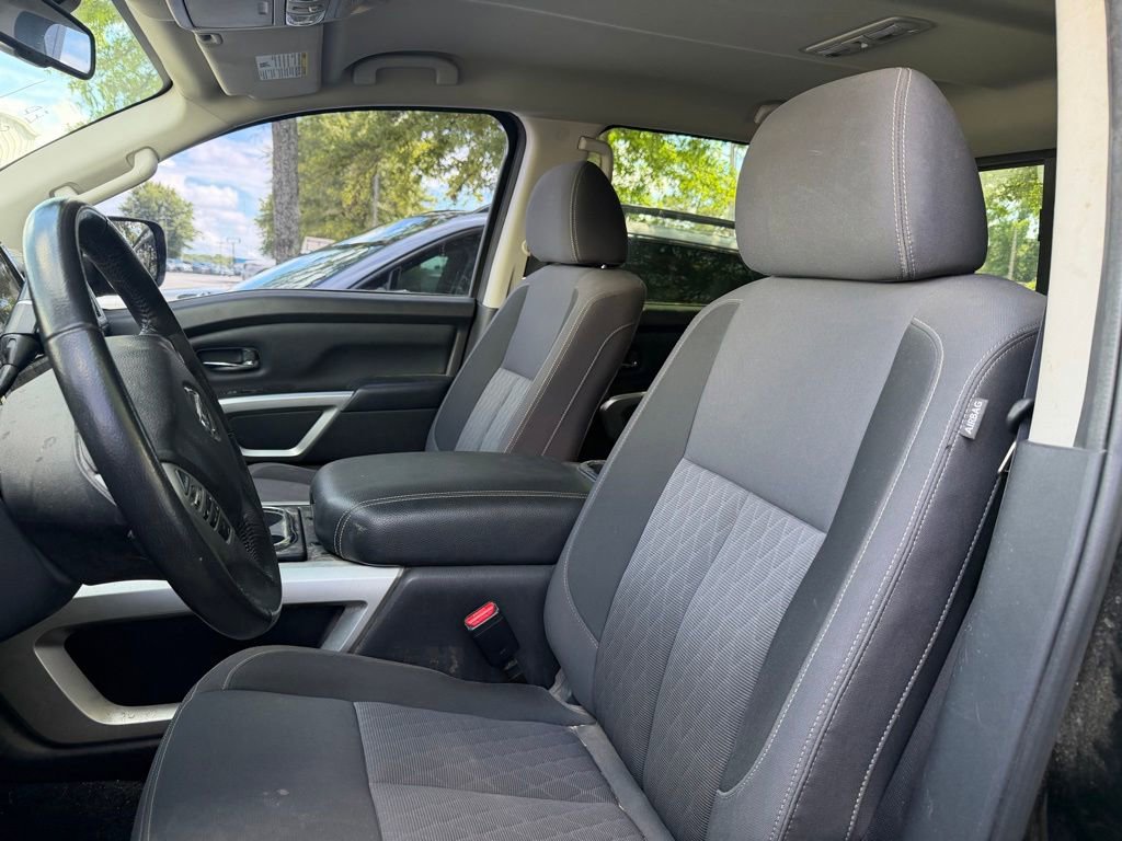 Used 2021 Nissan Titan SV w/ SV Convenience Package RWD image 7