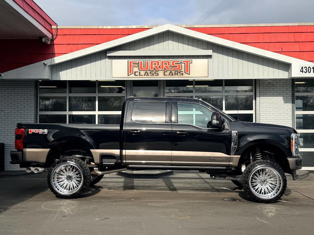 Used 2023 Ford F250 King Ranch w/ FX4 Off-Road Package image 2