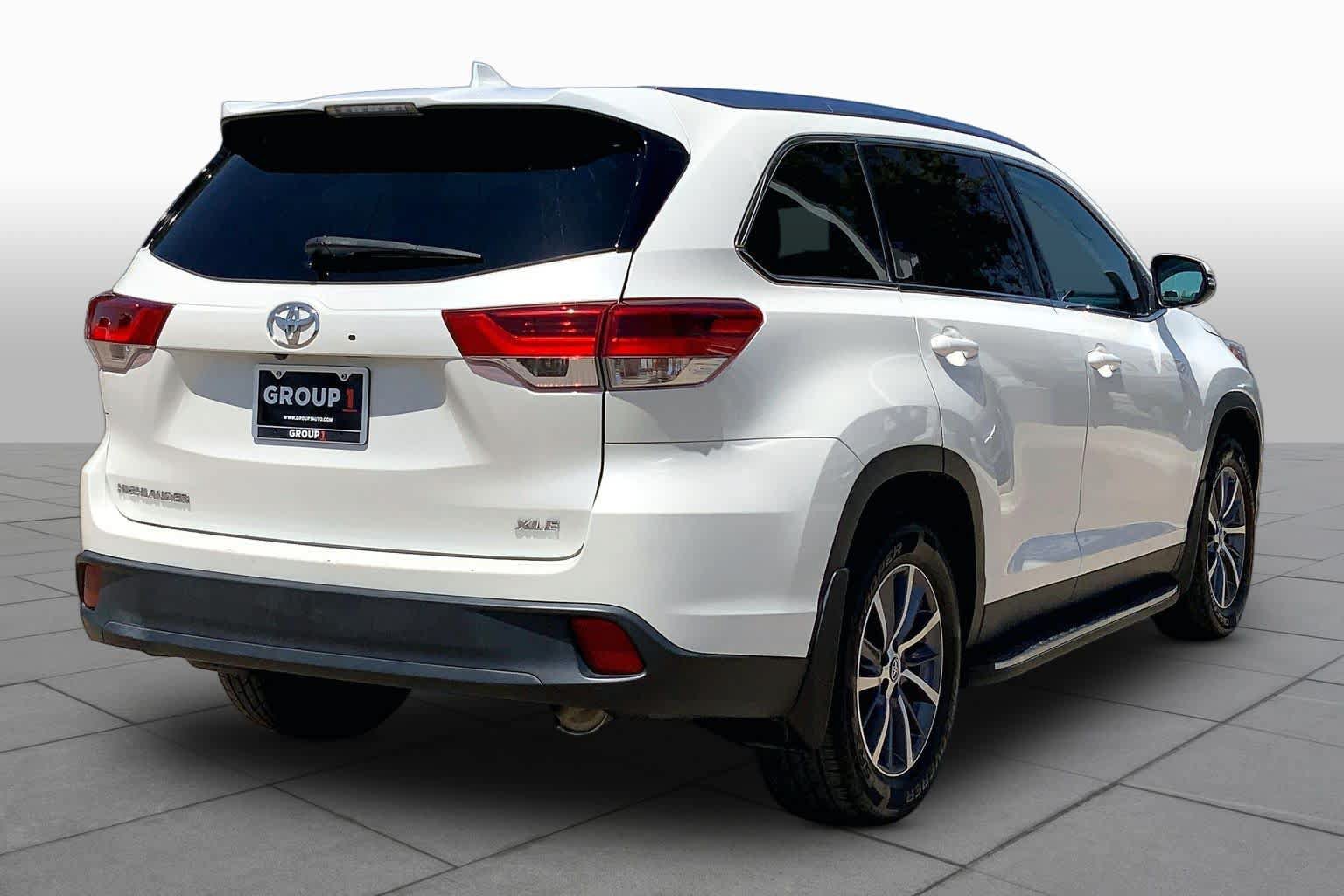 Used 2019 Toyota Highlander XLE FWD image 12