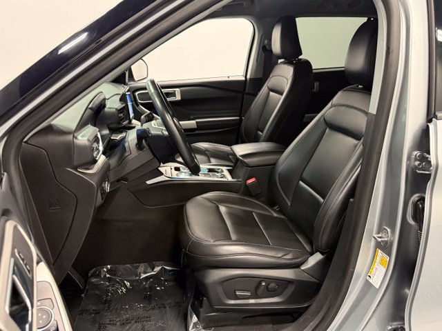 Used 2024 Ford Explorer XLT w/ Equipment Group 202A AWD/4WD image 10