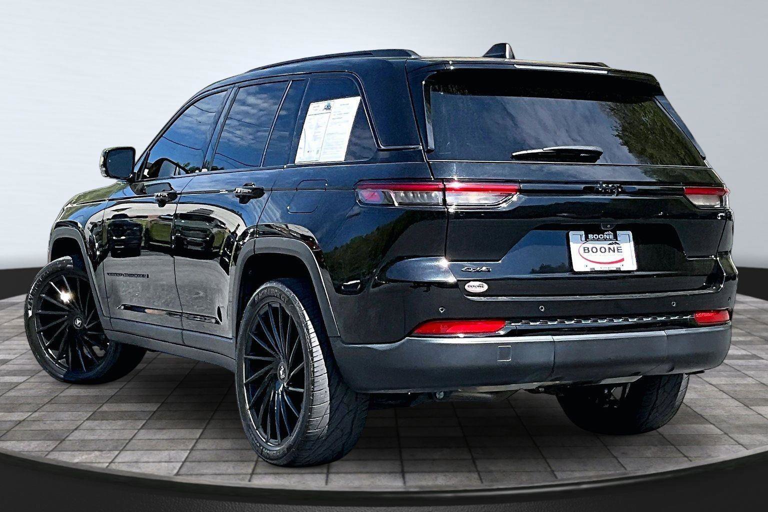 Certified 2022 Jeep Grand Cherokee Altitude AWD/4WD image 2