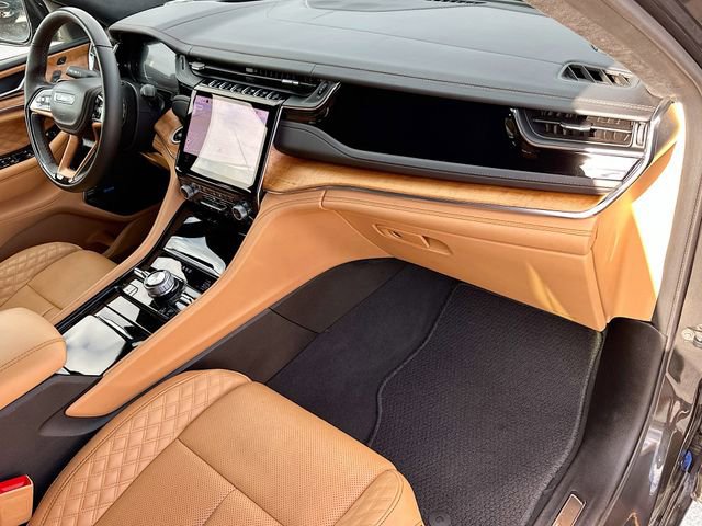 Used 2024 Jeep Grand Cherokee L Summit image 32