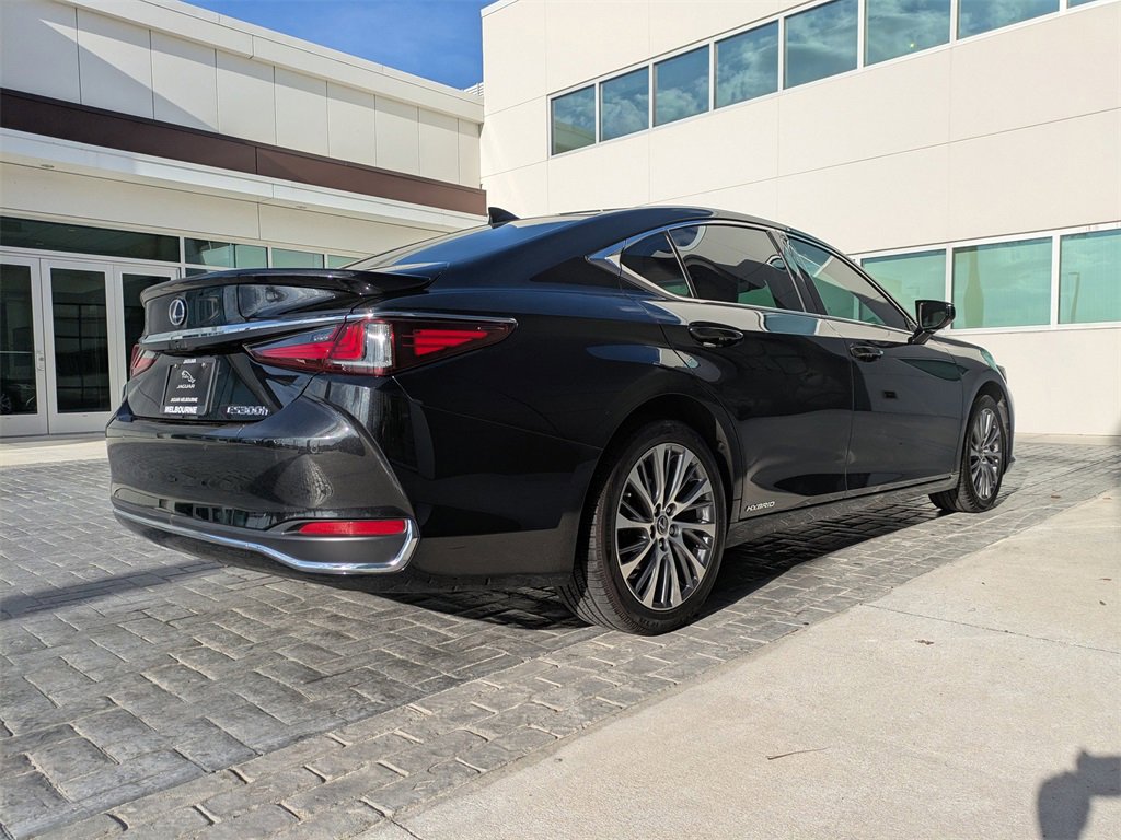 Used 2020 Lexus ES 300h w/ Premium Package image 4