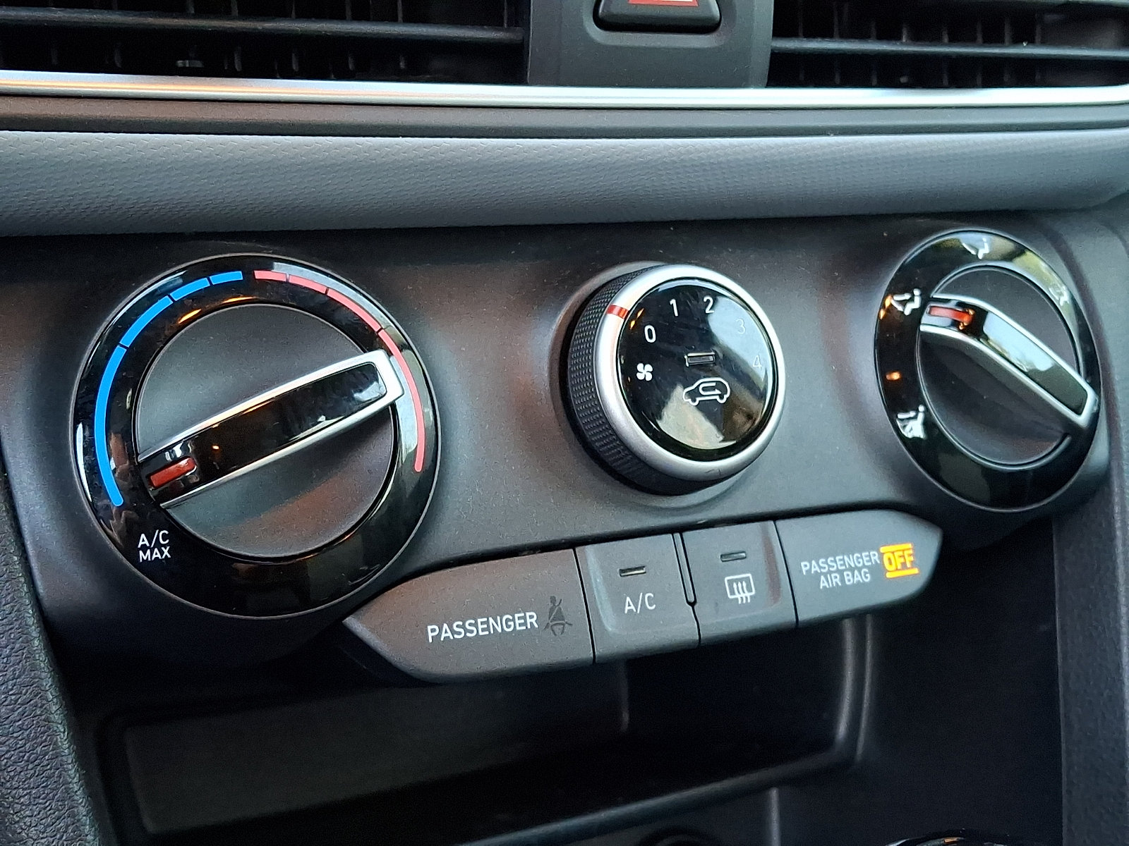Used 2019 Hyundai Kona SE FWD image 18