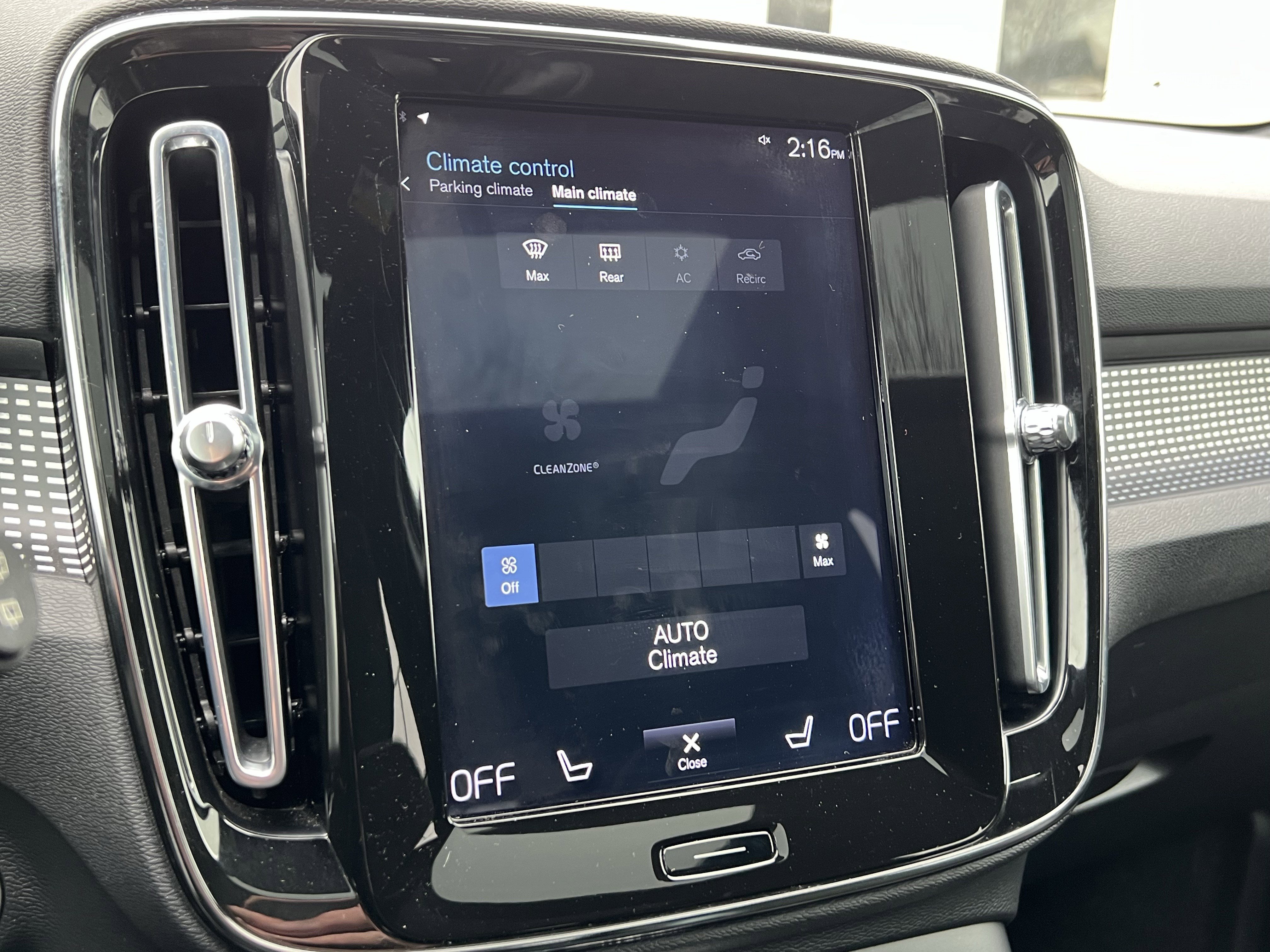 Used 2021 Volvo XC40 T5 R-Design w/ Advanced Package image 29