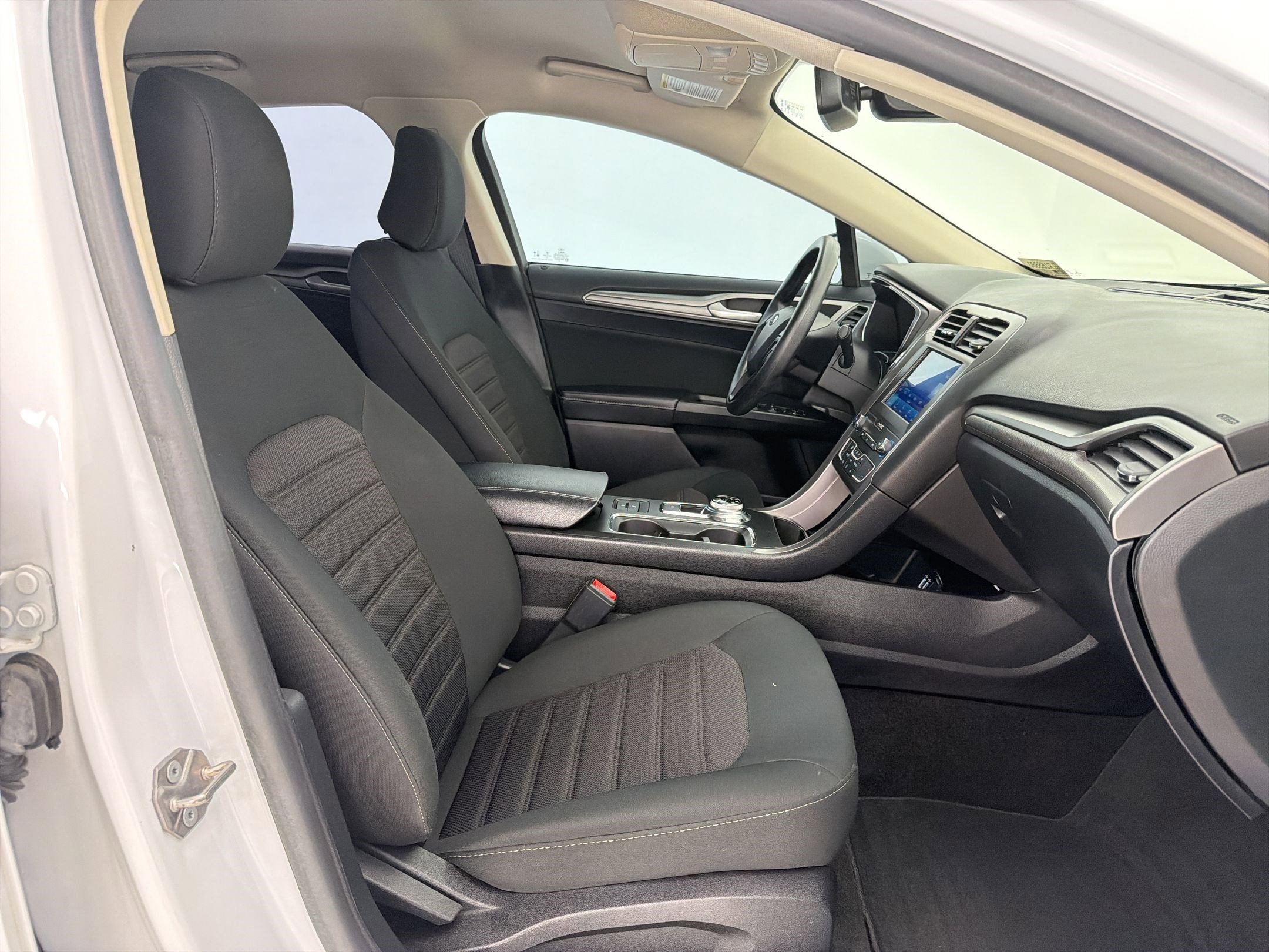 Certified 2020 Ford Fusion SE image 28