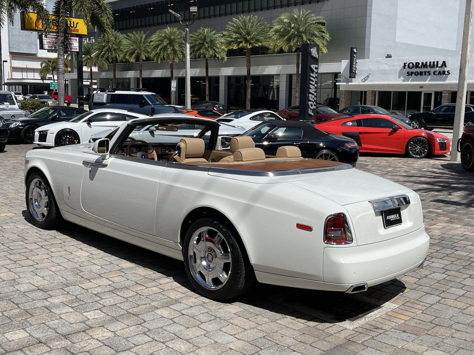 Used 2012 Rolls-Royce Phantom Drophead Coupe RWD image 7