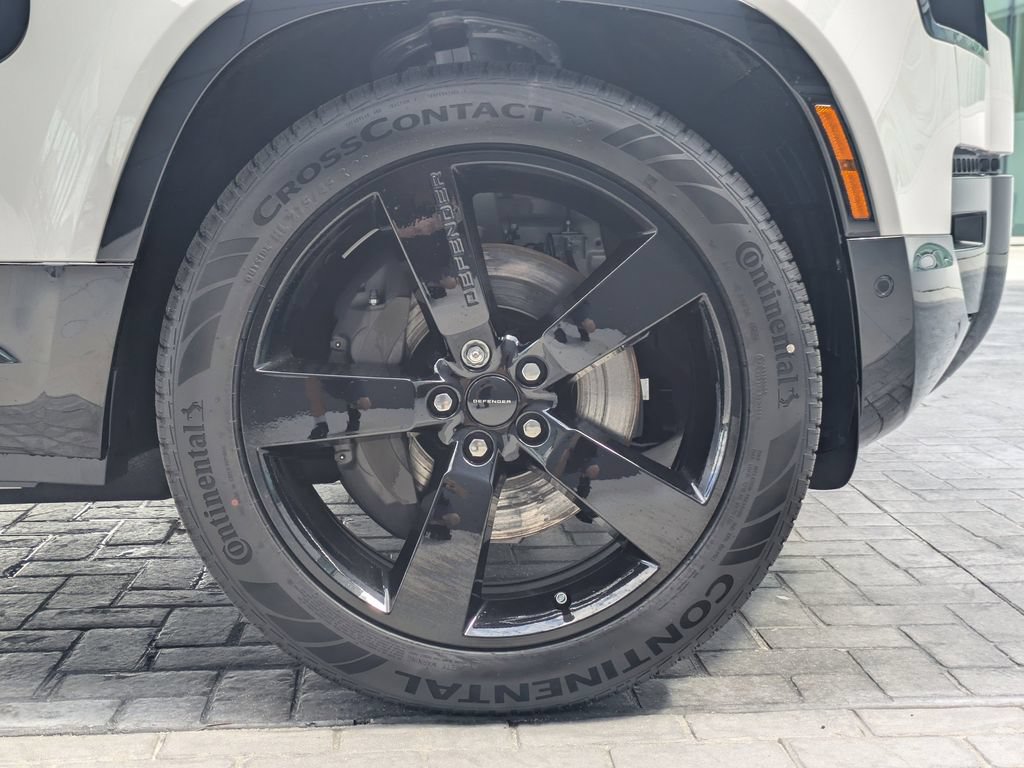 New 2026 Land Rover Defender 130 X-Dynamic SE AWD/4WD image 12