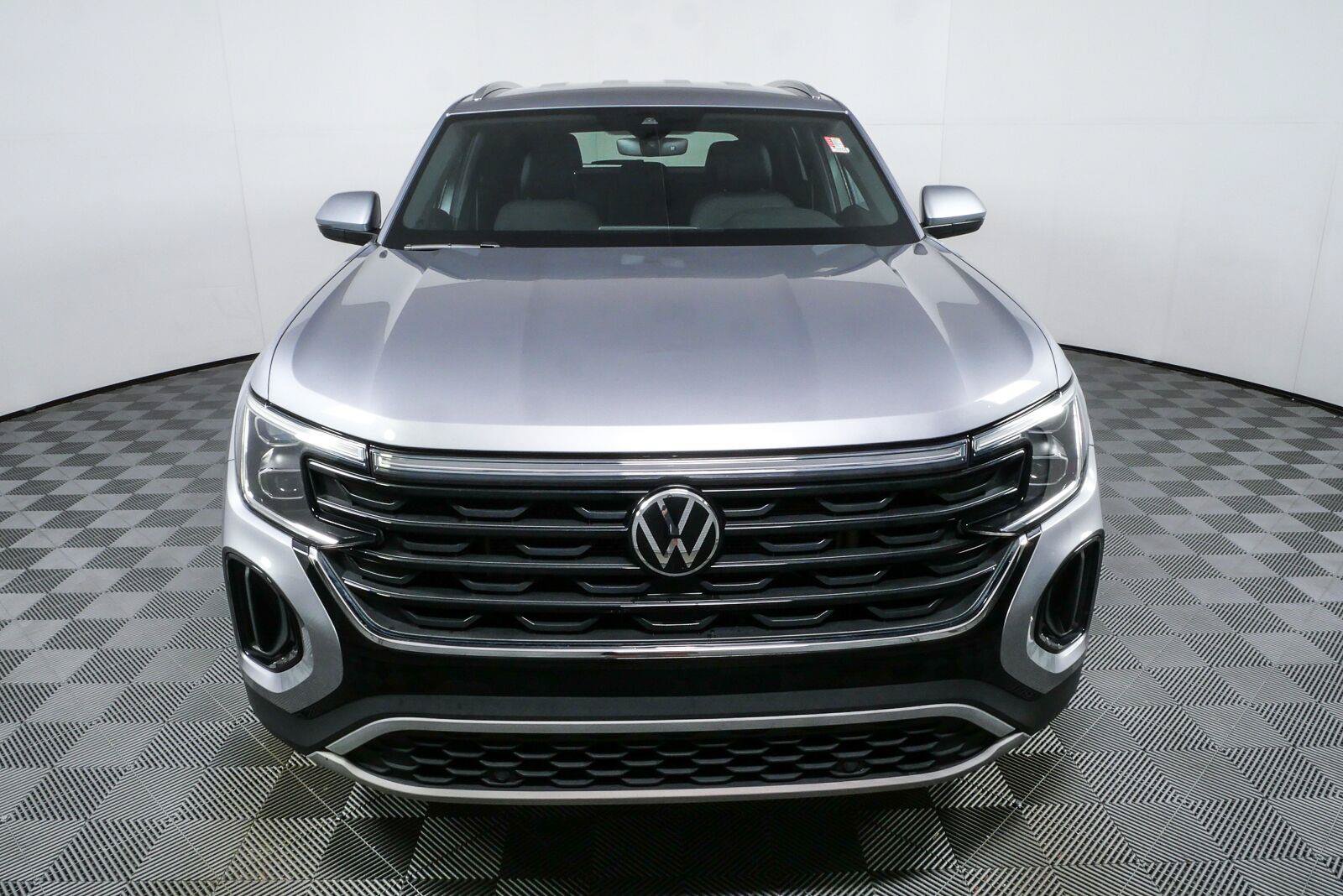 Certified 2024 Volkswagen Atlas Cross Sport SE FWD image 16